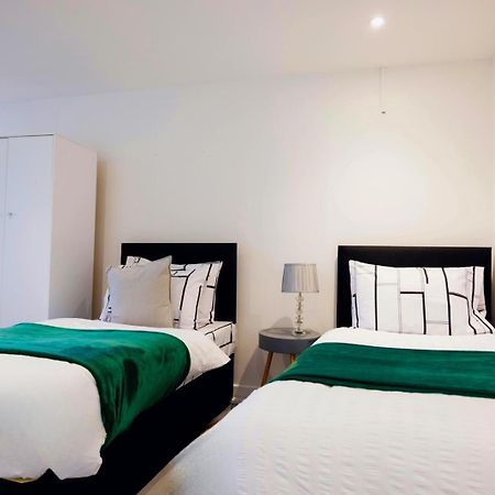2 Bedrooms -Parking-Very Spacious-Wifi Лондон Экстерьер фото