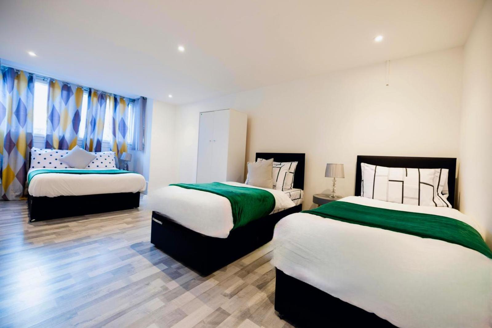 2 Bedrooms -Parking-Very Spacious-Wifi Лондон Экстерьер фото